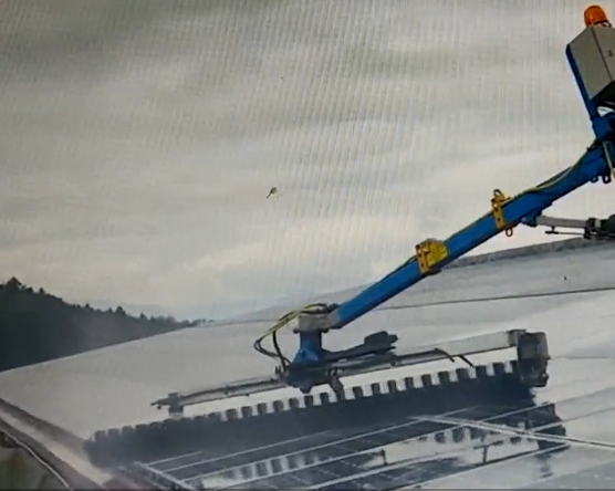 高空太陽能板洗掃車