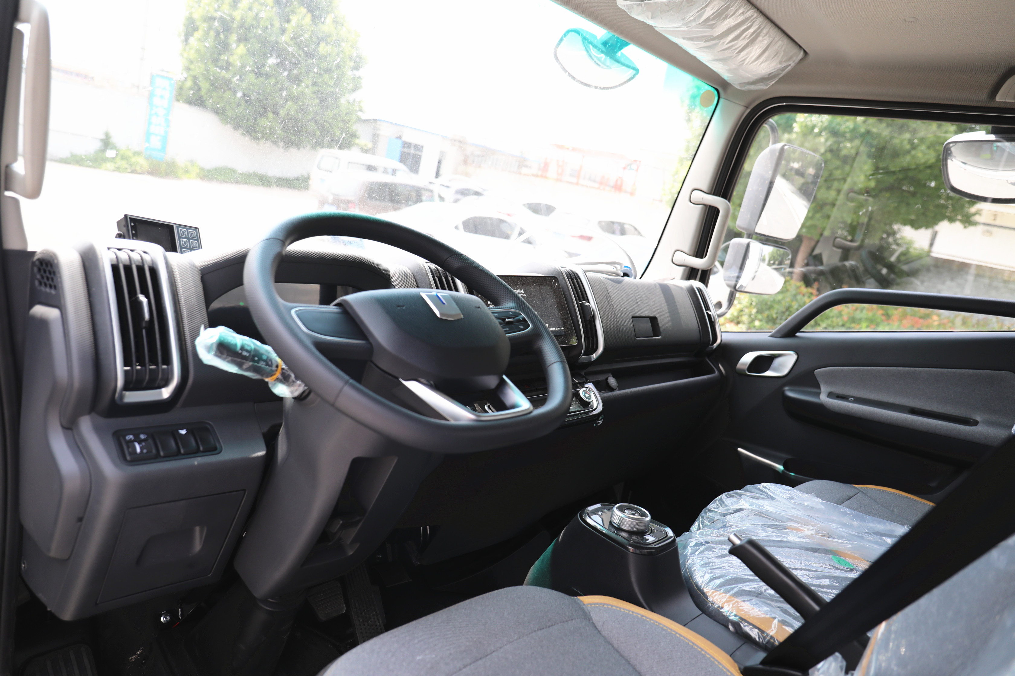 吉利遠(yuǎn)程星智H8E純電動(dòng)冷藏車(chē)