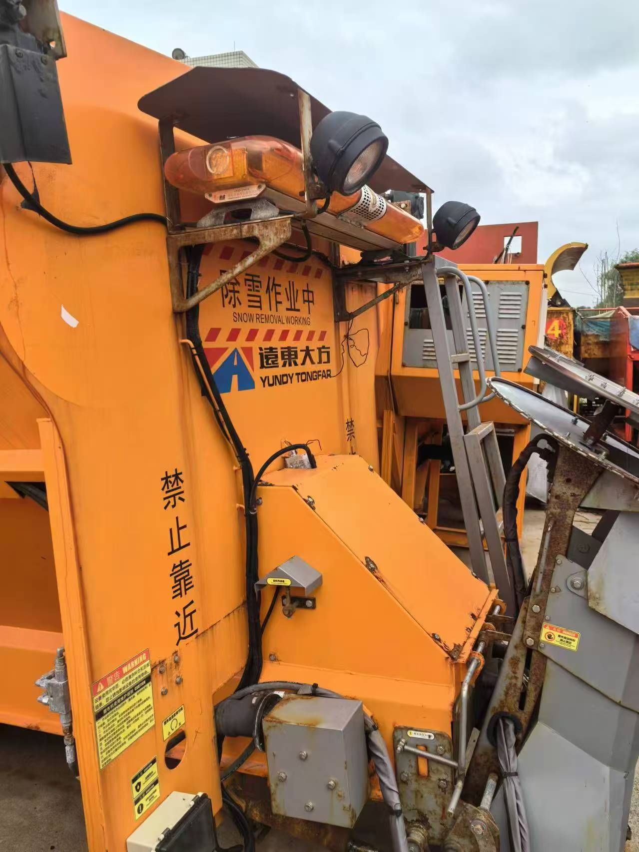 二手除雪鏟 二手融雪撒布機(jī) 二手掃雪滾 二手除雪車(chē)